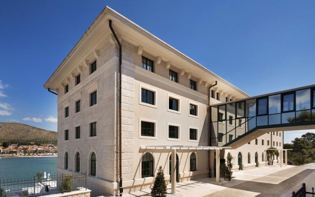 Hotel-Brown-Beach-HouseSpa-Trogir-5-Lokve-Quality-Windows